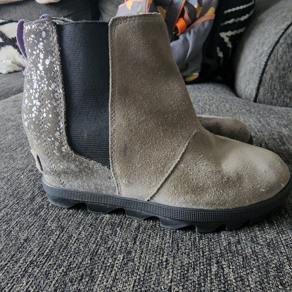 Girl's Sorel Joan of Arctic wedge ankle boots, size 1